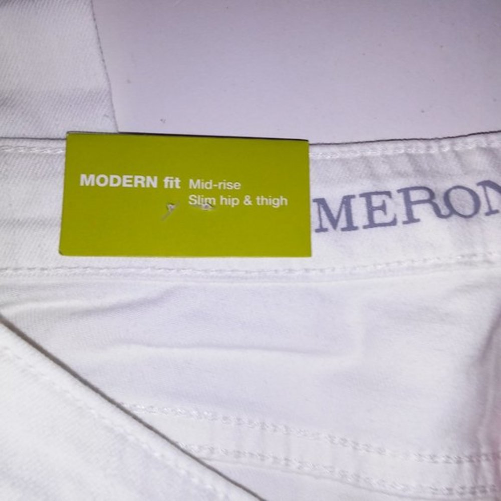 Merona Jeans Womens Size 18 White Modern Straight Mid Rise Slim Hip & Thigh - Picture 12 of 13